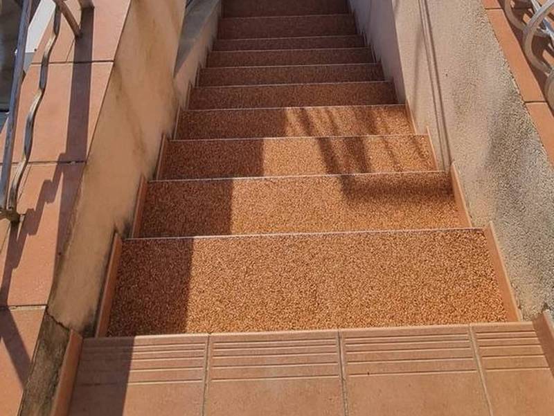 Rénovation d'escalier avec pose de résine dans le Var